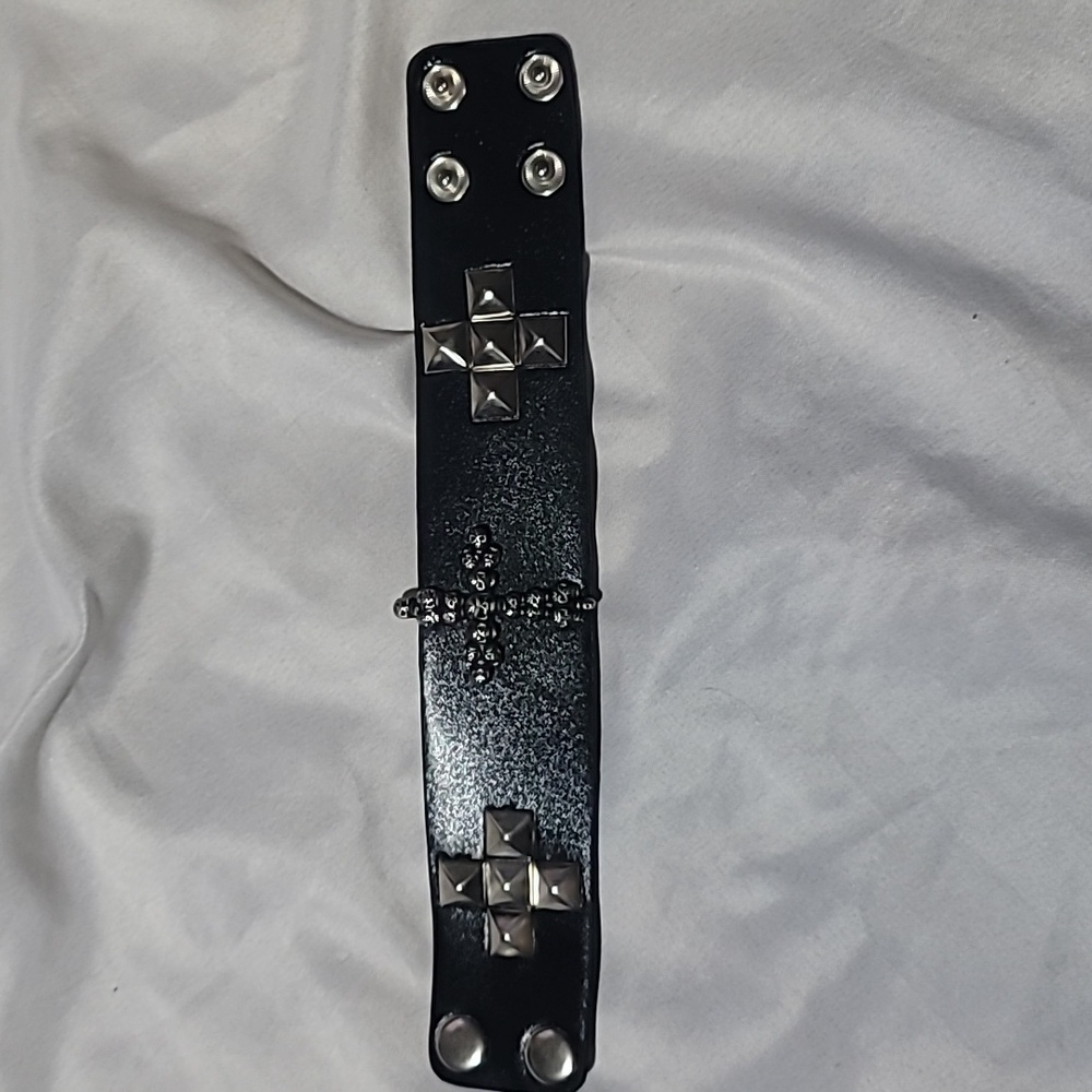 Pleather Wrist Cuff With Skull Cross